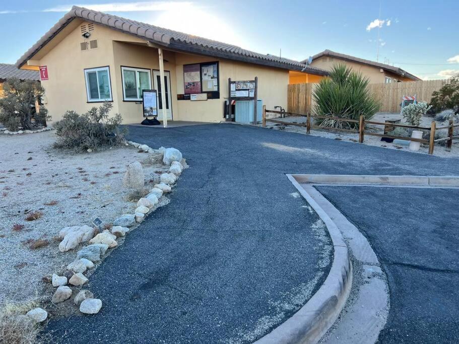 Joshua Tree National Park - Cozy Palms Getaway Lejlighed Twentynine Palms Eksteriør billede